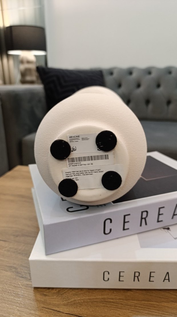 Gri ve Beyaz Yüz Heykelleri - Görsel 5