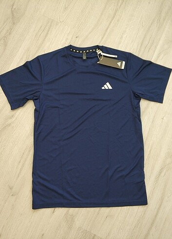 Adidas t-shirt ????