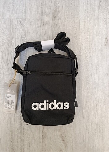 Adidas orijinal omuz çantası ????