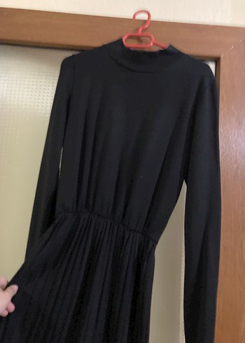 Siyah Uzun Kollu Piliseli Uzun Elbise - Görsel 2