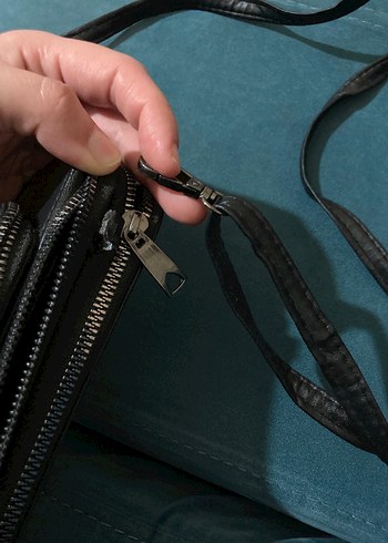 Siyah Deri Fermuarlı Kadın Çapraz Çanta - Görsel 4