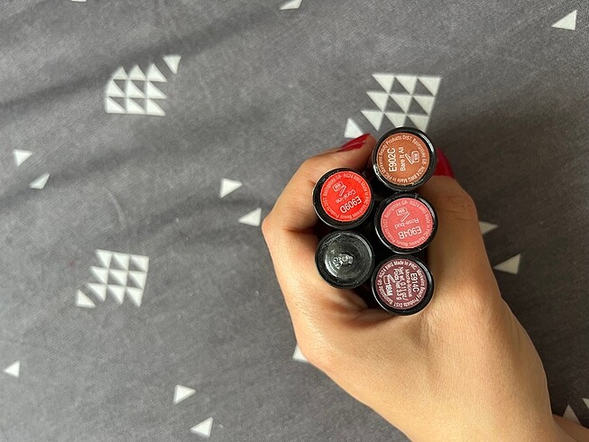 Wet n wild ruj - Görsel 5