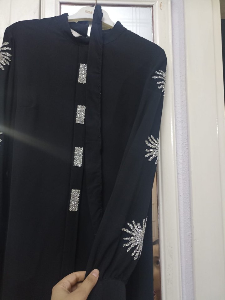 Düğmeli Nakışlı Siyah Uzun Kollu Tunik - Görsel 3