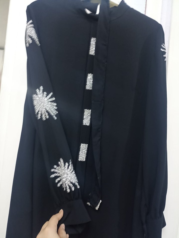 Düğmeli Nakışlı Siyah Uzun Kollu Tunik - Görsel 2