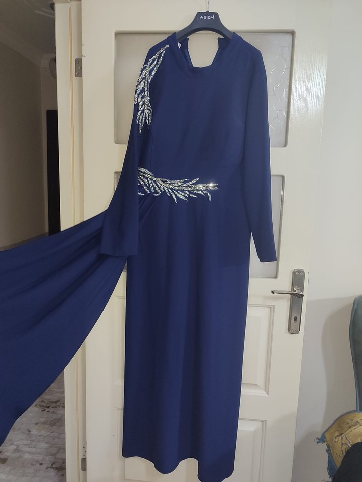 Uzun Kollu Lacivert Nakışlı Abiye Elbise - Görsel 2