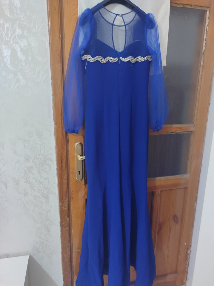 Uzun Kollu Mavi İşlemeli Abiye Elbise - Görsel 4