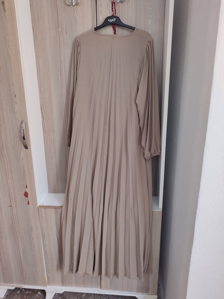 Diger Bej Uzun Piliseli Kadın Elbise - Görsel 2