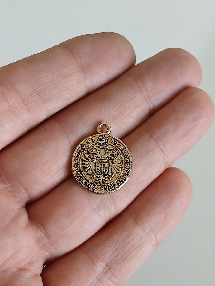 Zincir Detaylı Altın Renkli Vintage Kadın Charm - Görsel 4