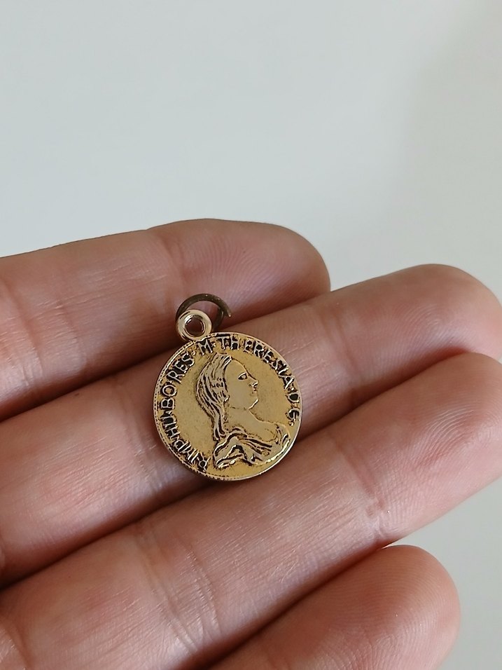 Zincir Detaylı Altın Renkli Vintage Kadın Charm - Görsel 5