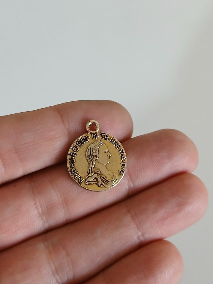 Zincir Detaylı Altın Renkli Vintage Kadın Charm - Görsel 3