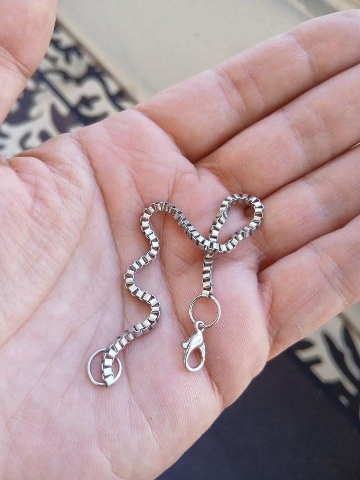 Gri Zincir Detaylı Kadın El Zinciri - Görsel 2