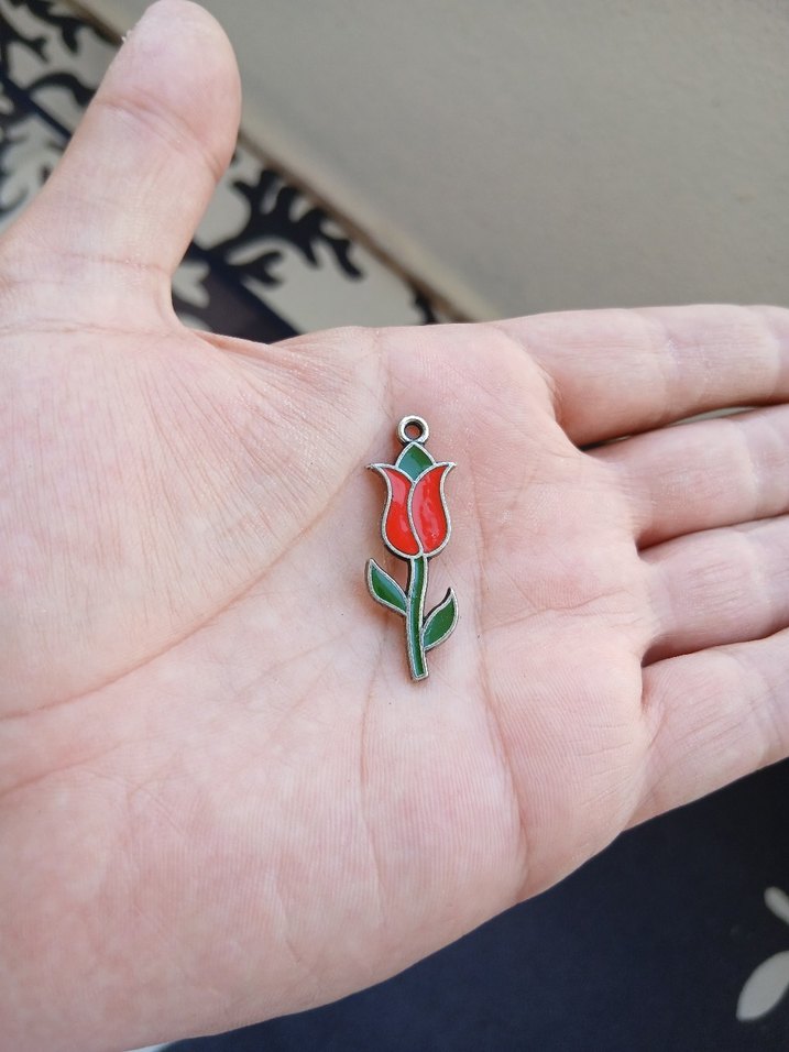 Renkli Kırmızı Lale Figürlü Charm - Görsel 3