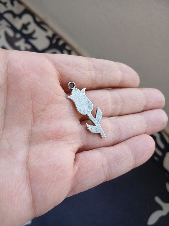 Renkli Kırmızı Lale Figürlü Charm - Görsel 2