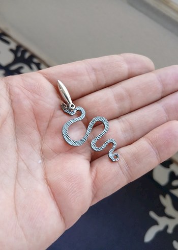 Gri Yılan Desenli Zincir Detaylı Kadın Charm - Görsel 2