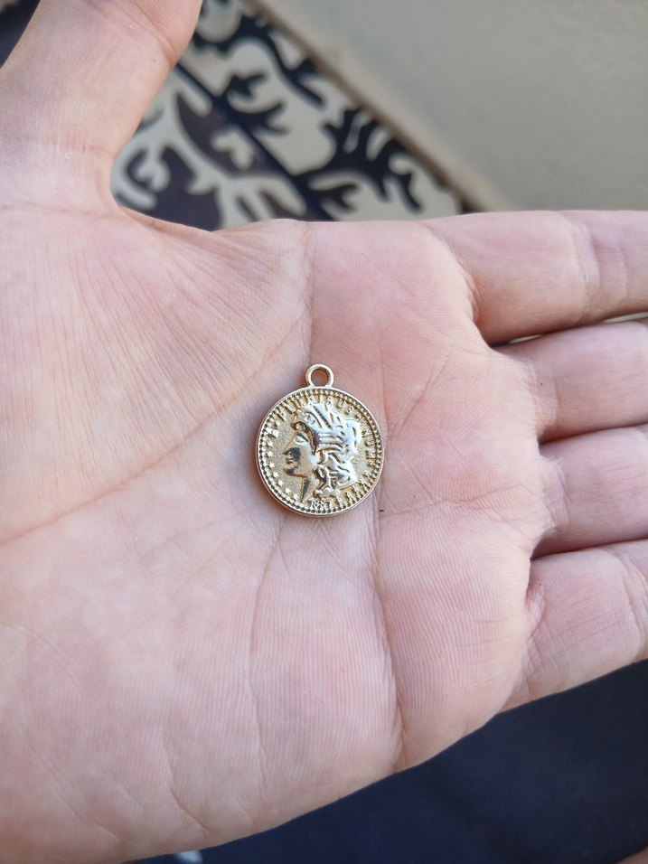 Altın Renkli Boncuklu Vintage Kadın Kolye Ucu - Görsel 4