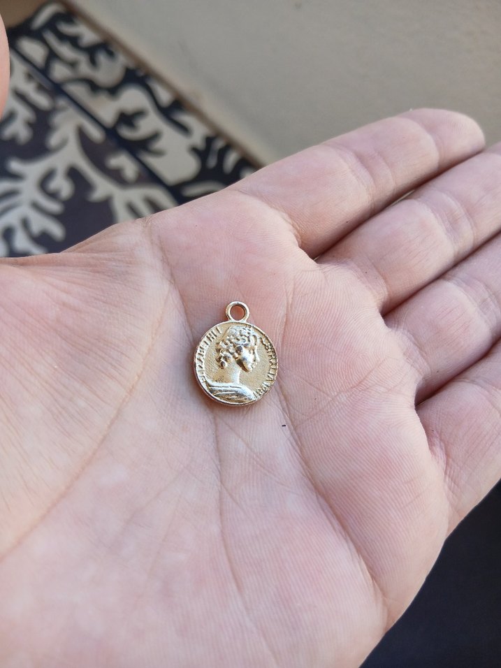 Altın Renkli Boncuklu Vintage Kadın Kolye Ucu - Görsel 3