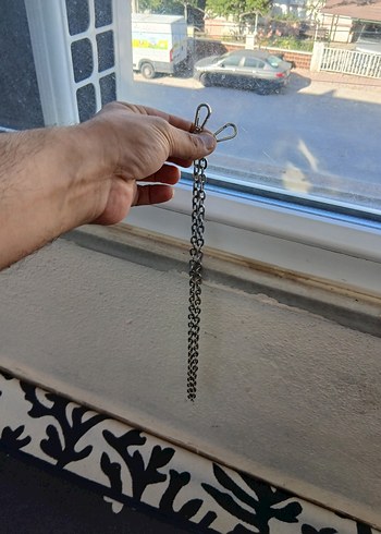 Gri Zincir Detaylı Kadın El Zinciri - Görsel 3