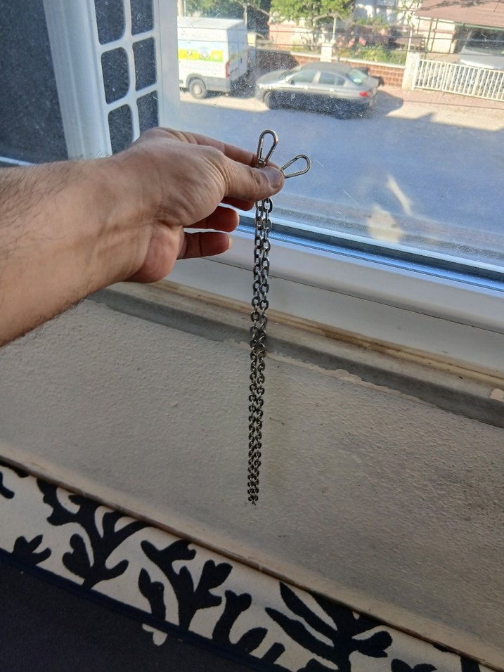 Gri Zincir Detaylı Kadın El Zinciri - Görsel 3