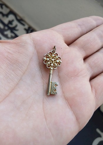 Püsküllü Altın Renk Vintage Anahtar Charm - Görsel 3