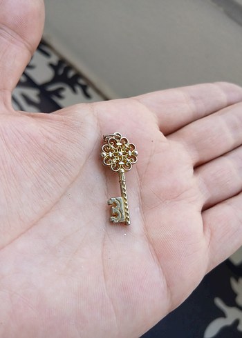 Püsküllü Altın Renk Vintage Anahtar Charm - Görsel 2