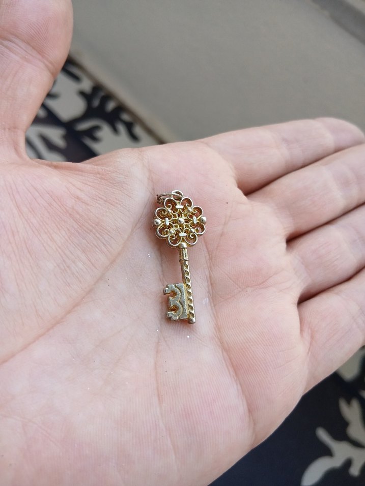 Püsküllü Altın Renk Vintage Anahtar Charm - Görsel 2