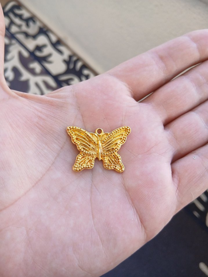 Altın Renkli Boncuklu Kelebek Charm - Görsel 3