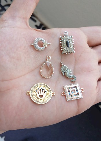 Altın Renkli İşlemeli Pullu Kadın Charm Seti - Görsel 2