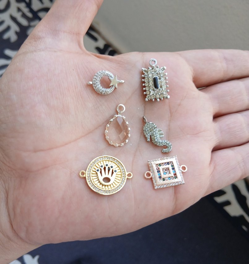 Altın Renkli İşlemeli Pullu Kadın Charm Seti - Görsel 2