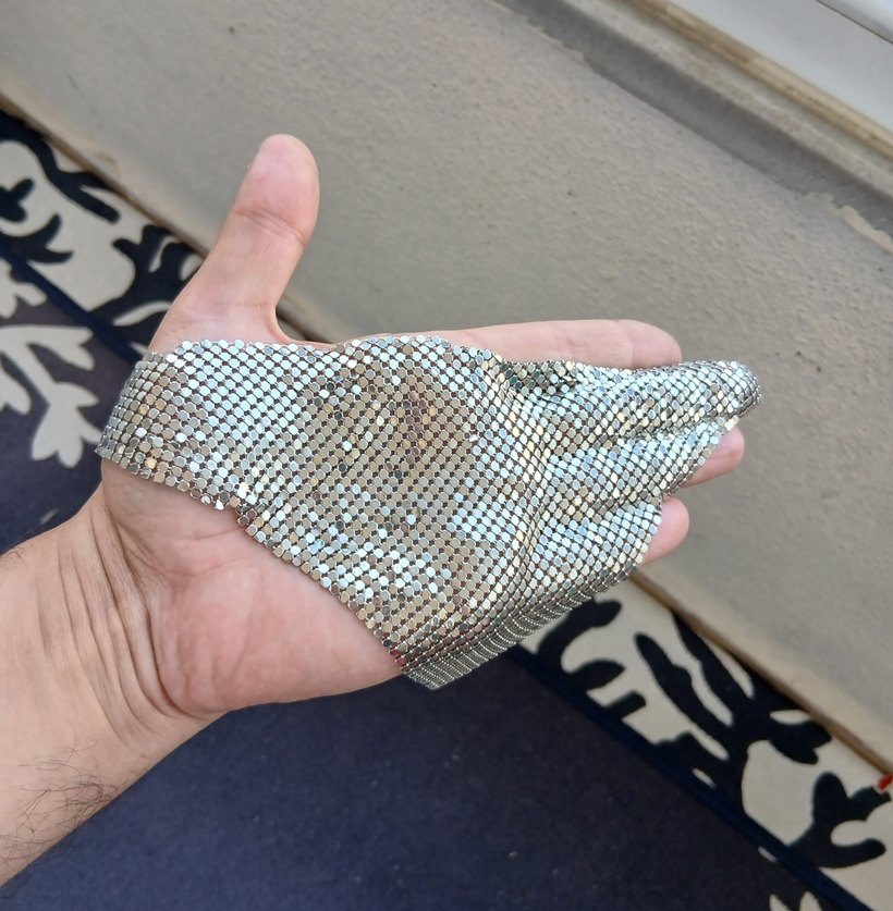 Pul İşlemeli Yılan Desenli Altın Renk Kadın El Zinciri - Görsel 5