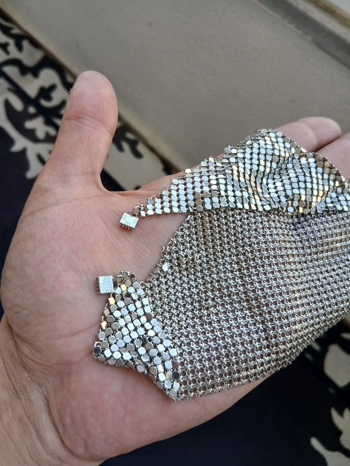 Pul İşlemeli Yılan Desenli Altın Renk Kadın El Zinciri - Görsel 4