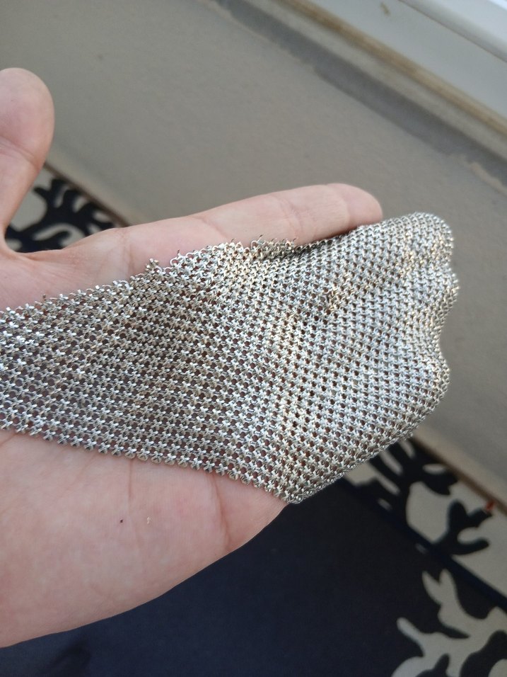 Pul İşlemeli Yılan Desenli Altın Renk Kadın El Zinciri - Görsel 2