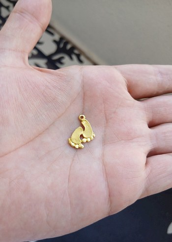 Altın Renkli Boncuklu Kadın Charm - Görsel 3