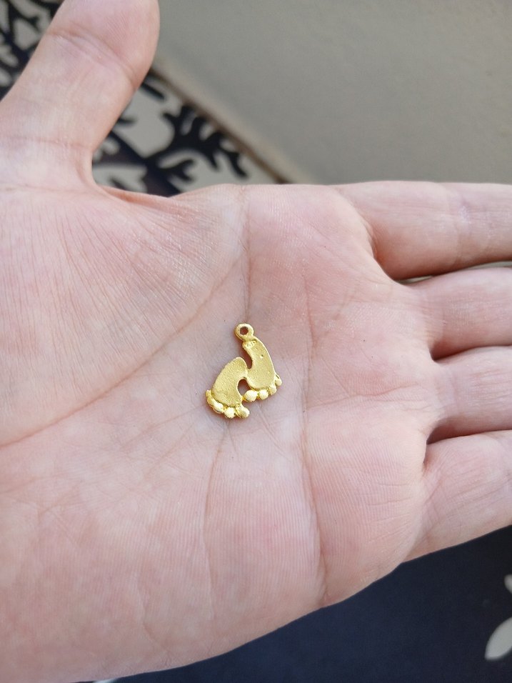 Altın Renkli Boncuklu Kadın Charm - Görsel 3