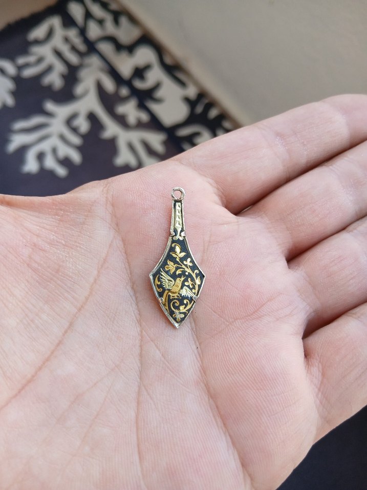 Vintage Altın Renkli Püsküllü Charm - Görsel 3