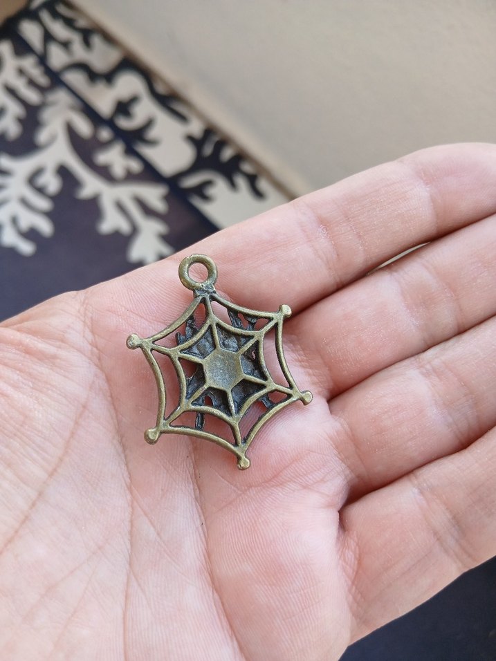 Örümcek Ağı Desenli Gotik Kadın Charm - Görsel 2