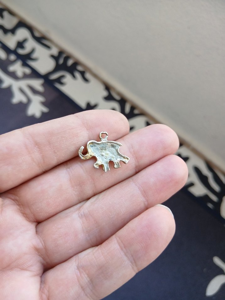 Püsküllü Altın Fil Figürü Kadın Charm - Görsel 2