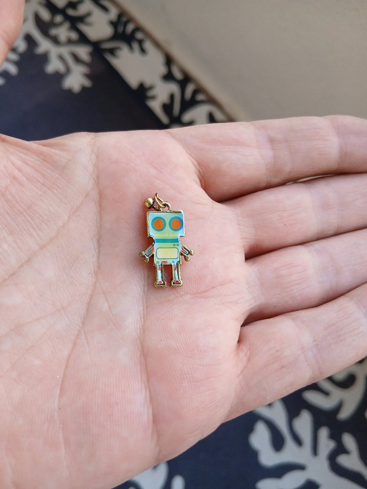 Renkli Boncuklu Robot Kadın Charm - Görsel 3