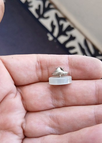 Kanatlı At Desenli Beyaz Düğme - Görsel 2