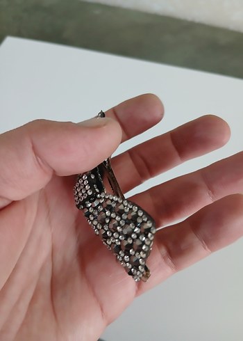 Gri Metal Taşlı Fiyonk Saç Tokası - Görsel 3