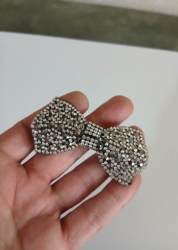 Gri Metal Taşlı Fiyonk Saç Tokası - Görsel 4