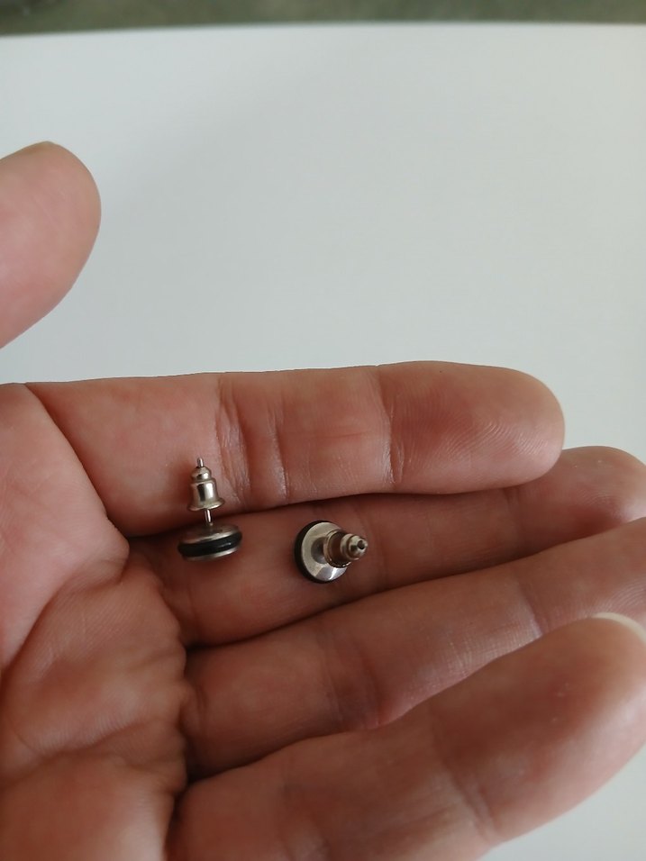 Bej Gri Minimalist Erkek Küpeler - Görsel 2