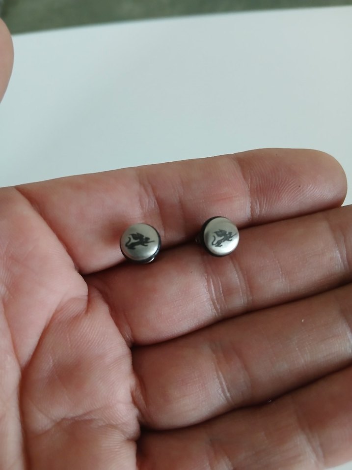 Gri Minimalist Erkek Küpe - Görsel 2