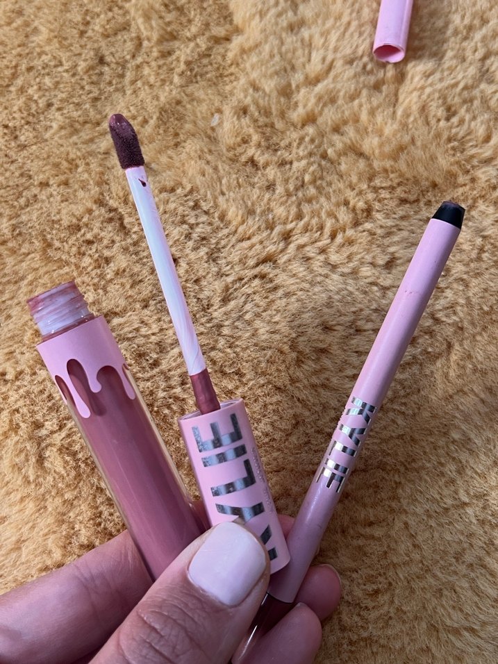 Kylie Ruj ve Kalem Seti - Görsel 2