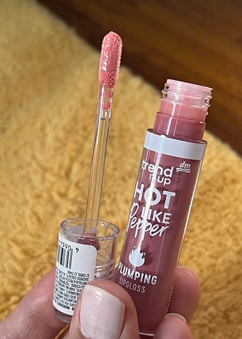 Trend It Up Hot Like Pepper Parlak Pembe Lipgloss - Görsel 4