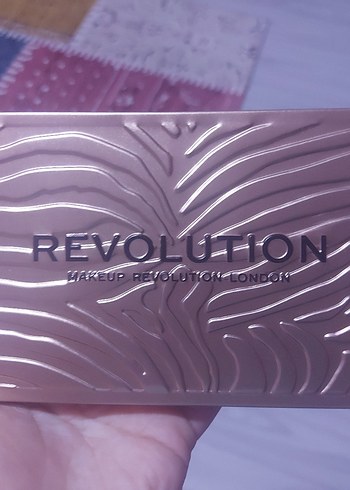 Revolution bare pink paleti