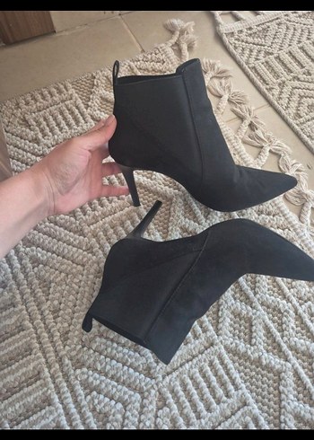 Siyah Süet Stiletto Topuklu Kadın Bot - Görsel 3