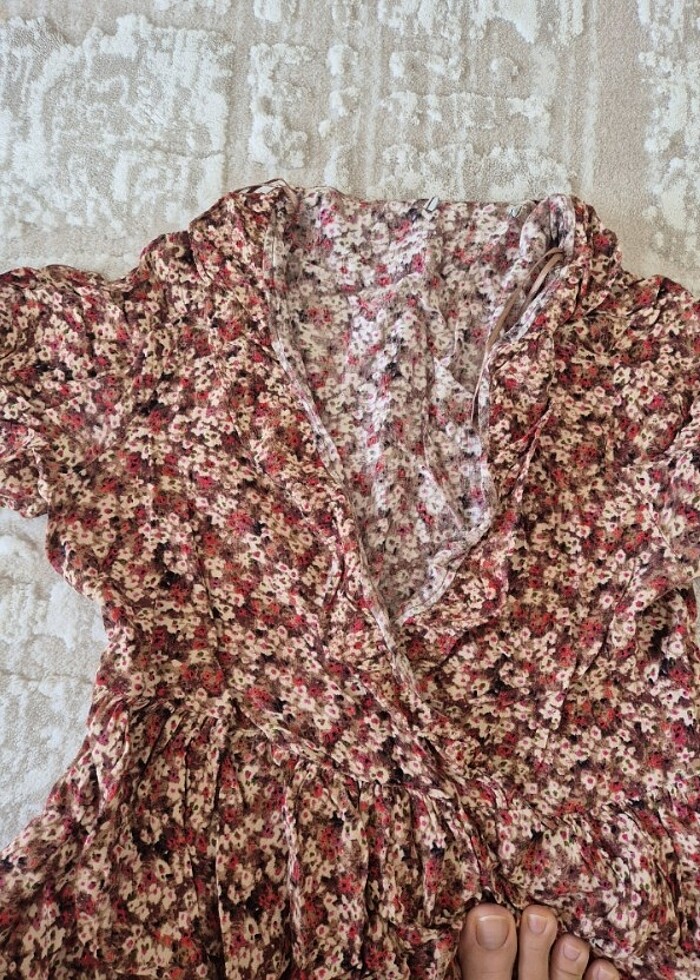 V yaka elbise - Görsel 2