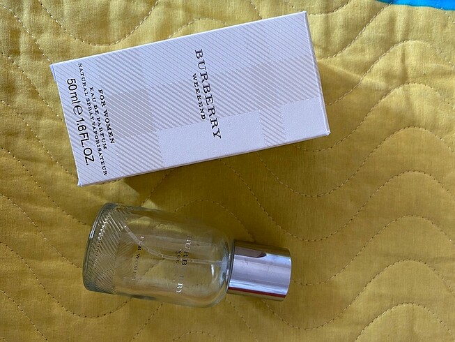 Burberry weekend parfüm şişesi