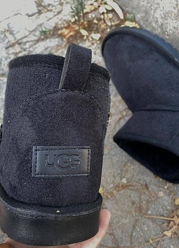 40 Beden siyah Renk Yeni Sezon UGG Bot RENK SİYAH MARKA TEMSİLİDİR Logosu yapışk