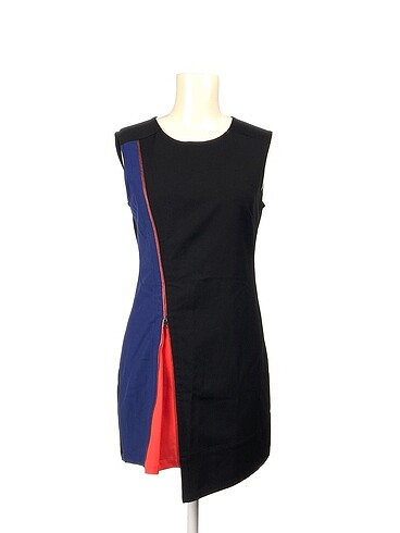 BCBG Maxazria Kısa Elbise %70 İndirimli.
